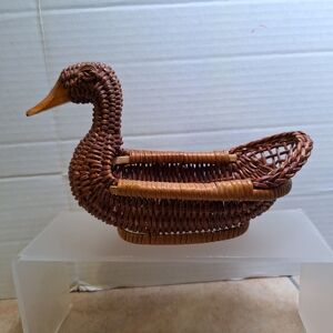 Vintage Woven Wicker Duck Shaped Rattan Basket Carved Wooden Beak 8" Farmhouse